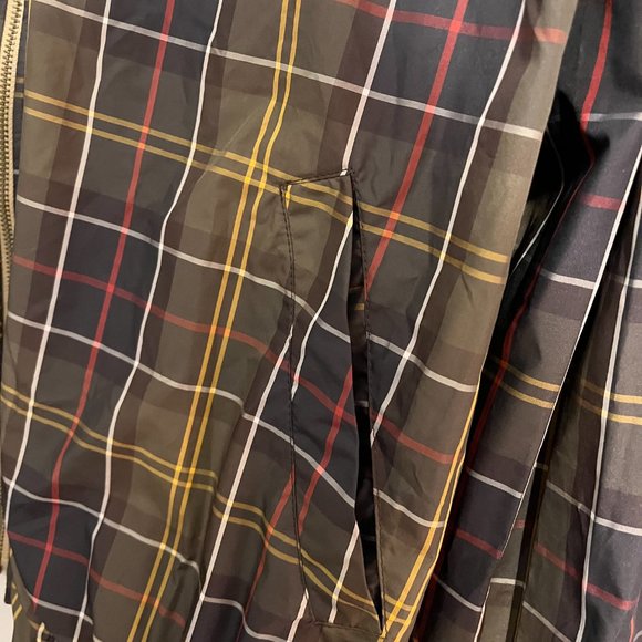 Barbour Reversible Jacket in Green Plaid for Endless Fashion Options! - Picture 3 of 8